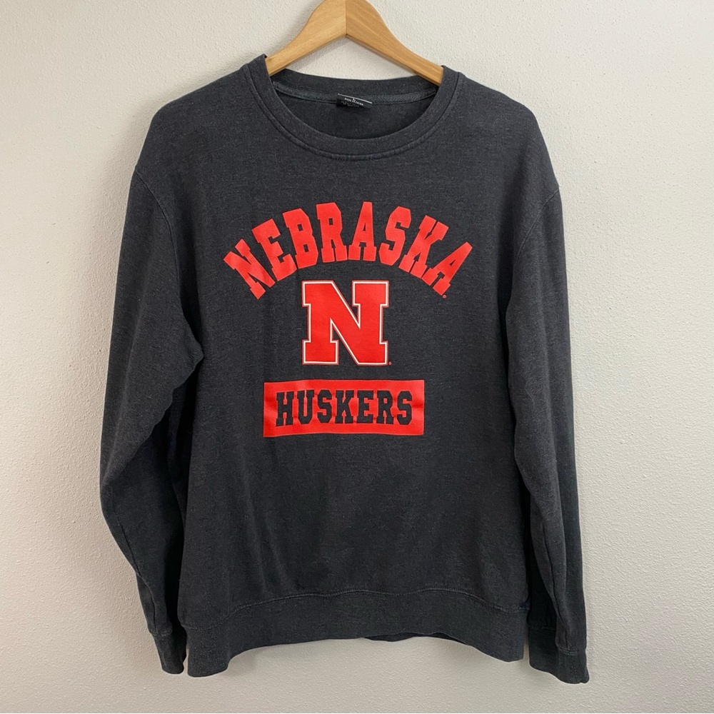 Colosseum Nebraska Huskers Grey‎ Crewneck Pullover Women’s Medium